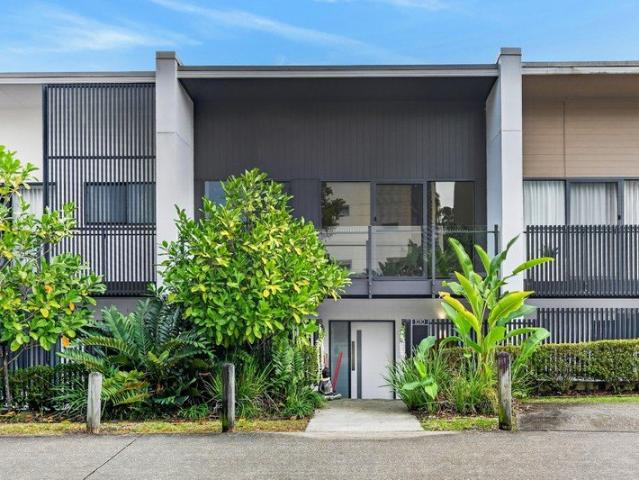 Sophisticated Townhouse Living in the Heart of Southport