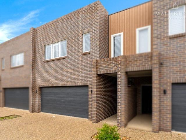Sophisticated Townhouse Living in the Heart of Wagga Wagga