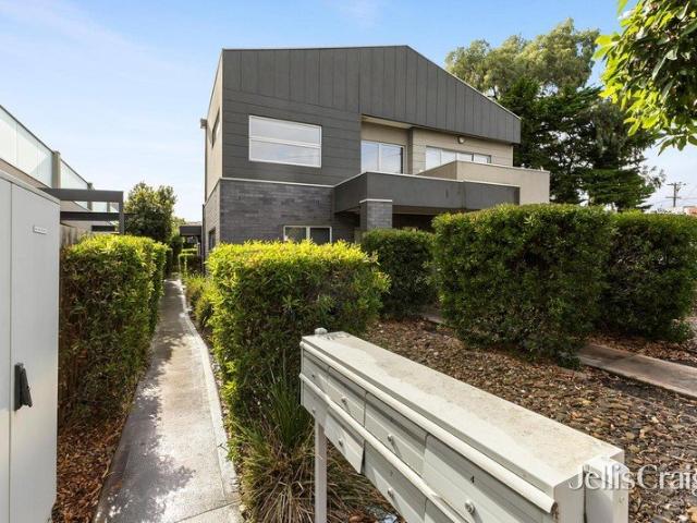 Sophisticated Townhouse Living, Moments from It All