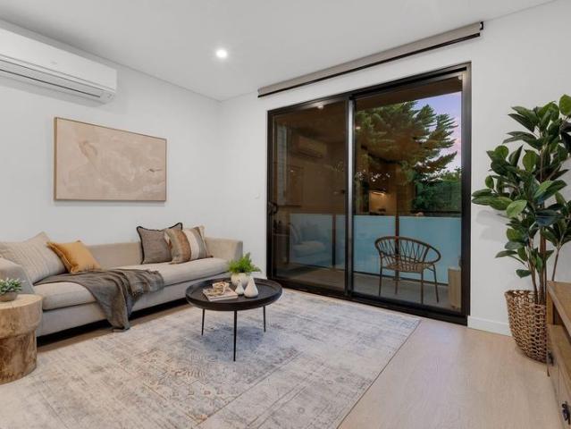 Sophisticated Tri Level Townhouse in a Premier Adelaide Location
