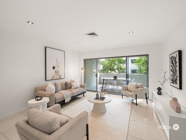 Sophisticated Urban Living with Exclusive Amenities