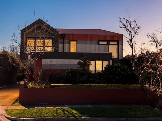 Sophisticated Urban Retreat in the Heart of Chadstone
