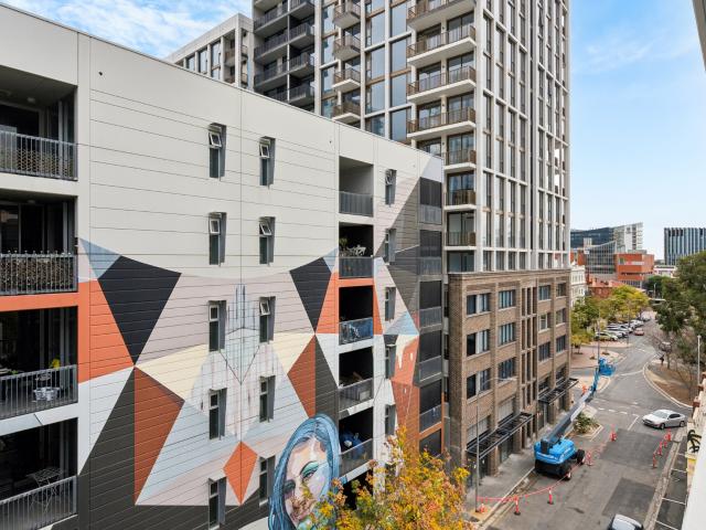 Sophisticated Urban Retreat with Secure Parking in'The Gallery'