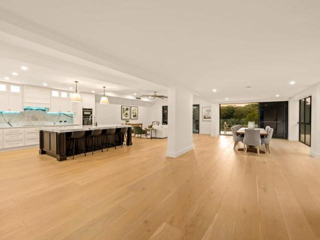 Sophisticated Waterfront Hope Island Resort Residence