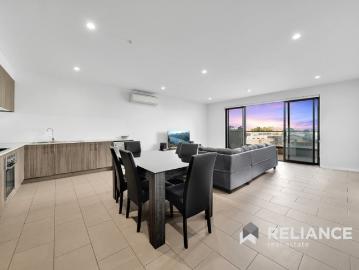 Sophisticated Watton Street Living with Sweeping Views & Unmatched Convenience