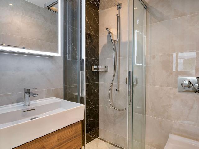 Sophisticated 1 Bedroom Furnished Apartment in Friesenberg, Zurich, Zurich Amsterdam Apartments for Rent