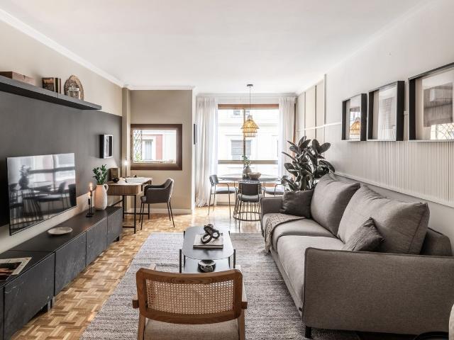 Sophisticated 2 Bedroom Apartment on Zurbano Street with Pool and Gym Access, Madrid Amsterdam Apartments for Rent