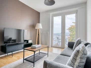 Sophisticated 2 Bedroom Furnished Apartment in Horgen with Lake Views, Horgen Amsterdam Apartments for Rent