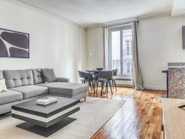 Sophisticated 2 Bedroom Retreat in Montmartre, Paris Amsterdam Apartments for Rent