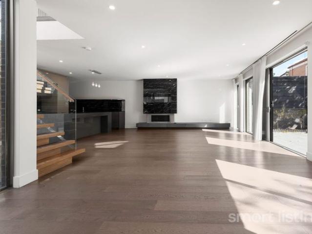 Sophisticated 4 bedrooms House in one of Melbourne's most desirable locations