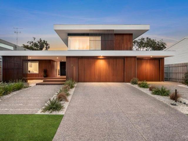 Sophistication and Comfort with Barwon River on Your Doorstep