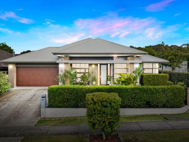 Sophistication and style in this entertainer's delight