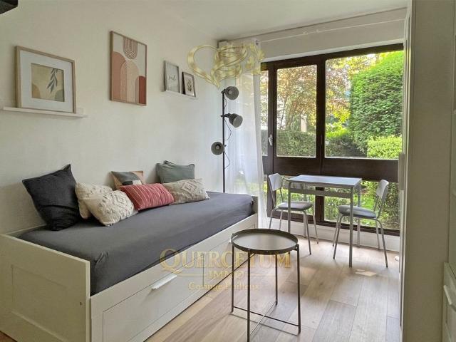 SOPHORA DOUILLET: Studio MEUBLE RDJ 16.51 m2 Résidence Saint Augustin LE CHESNAY