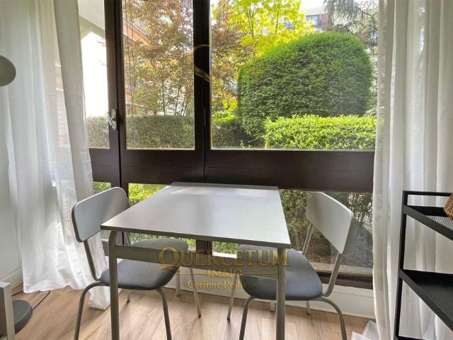 SOPHORA DOUILLET: Studio MEUBLE RDJ 16.51 m2 Résidence Saint Augustin LE CHESNAY