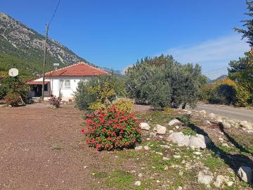 Sorunsuz Müstakil Köy Evi Ve Arsası