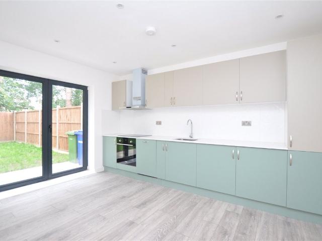 Sorrel Close, Farnborough, Hampshire GU14, 4 bed detached house to rent, £2,850 pcm | PrimeLocation
