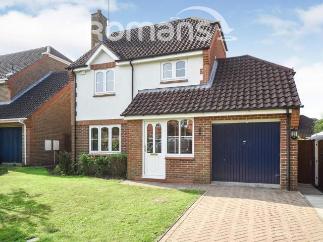 Sorrel Close, Wokingham, Berkshire, RG40 3 bed detached house to rent £2,100 pcm £485 pw
