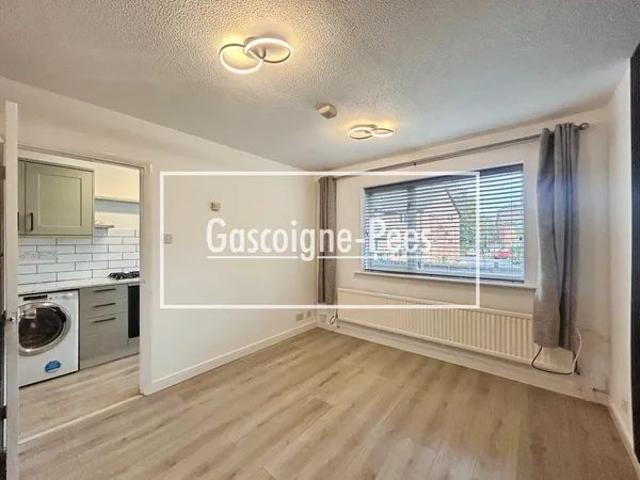 Sorrells Close, Chineham, Bsaingstoke.
