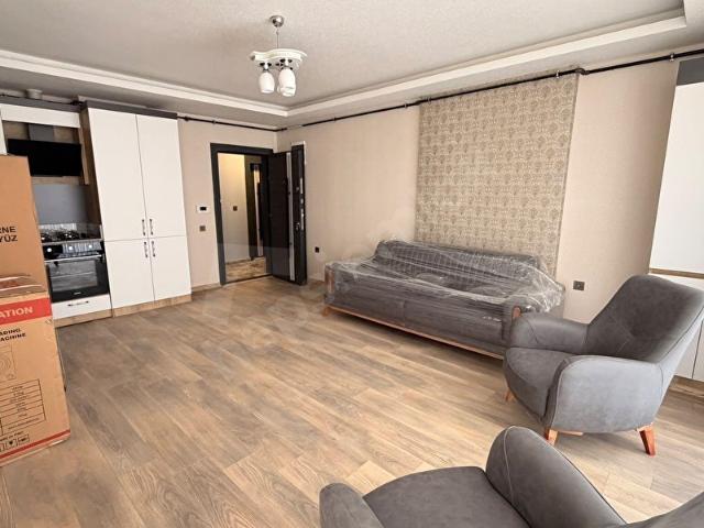 SOSYAL BİLİMLER LİSESİ KARŞISI SIFIR EŞYALI KİRALİK 1+1 DAİRE