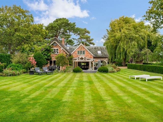 Soss Moss, Nether Alderley. 5 bed detached house to rent £13,000 pcm £3,000 pw