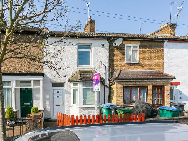Sotheron Road, WD17, Watford, WD17 2 bed terraced house to rent £1,700 pcm £392 pw