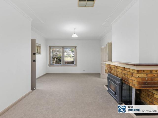 SOUTH TAMWORTH Simply Delightful Double Brick Family Residence
