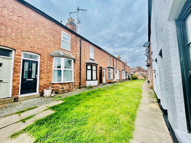 South Terrace, Leamington Spa, CV31 2 bed house to rent £1,400 pcm £323 pw