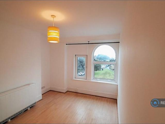 South Terrace, Littlehampton, BN17 1 bed flat to rent £890 pcm £205 pw