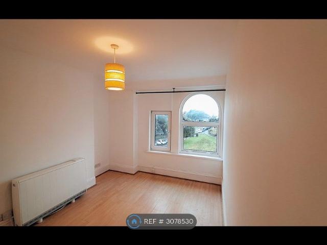 South Terrace, Littlehampton BN17, 1 bed flat to rent, £890 pcm | PrimeLocation
