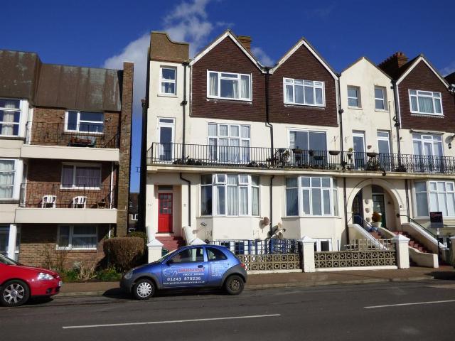 South Terrace, Littlehampton BN17, 1 bed flat to rent, £925 pcm | PrimeLocation