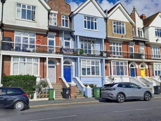South Terrace, Littlehampton, BN17 2 bed apartment to rent £1,195 pcm £276 pw