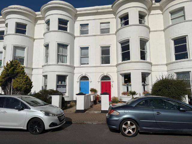 South Terrace, Littlehampton, BN17 3 bed flat to rent £1,200 pcm £277 pw