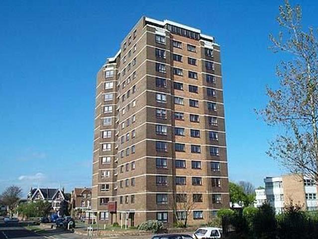 South Terrace, Littlehampton, West Sussex BN17, 2 bed flat to rent, £1,250 pcm | PrimeLocation