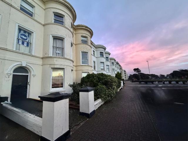 South Terrace, Littlehampton, West Sussex BN17, 3 bed flat to rent, £1,400 pcm | PrimeLocation