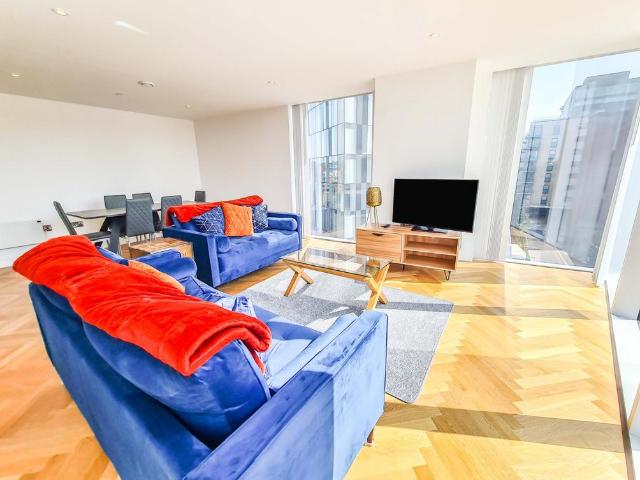 South Tower, Deansgate Square, 9 Owen. 3 bed flat to rent £2,750 pcm £635 pw