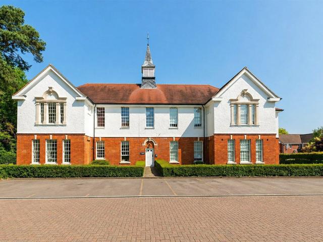 South View, Epsom, Surrey KT19, 1 bed flat to rent, £1,450 pcm | PrimeLocation