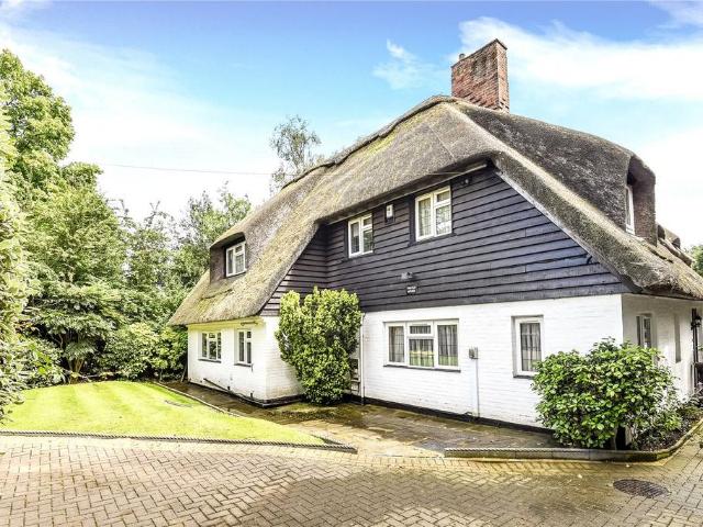 South View Road, Pinner, HA5 5 bed detached house to rent £7,000 pcm £1,615 pw