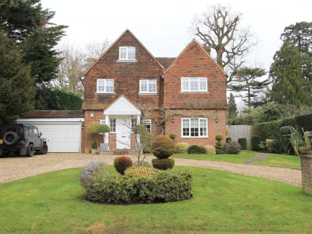 South View Road, Pinner 6 bed detached house to rent £5,995 pcm £1,383 pw