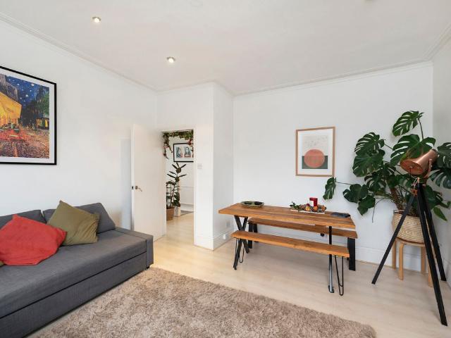 South Villas, Camden NW1, 2 bed flat to rent, £3,500 pcm | PrimeLocation