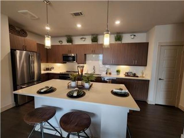 South West Littleton 2 bed apartment with parking