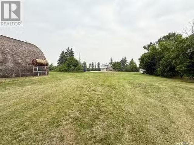 South Weyburn Acreage, Weyburn Rm No. 67, SK, S4H 2K1 house.