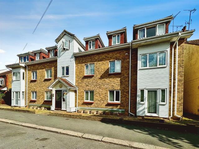 South Avenue, Southend On Sea SS2, 2 bed flat to rent, £1,200 pcm | PrimeLocation