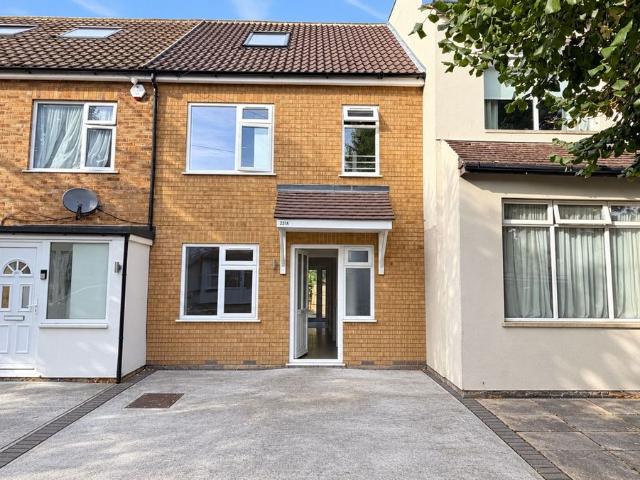 South Avenue, Southend On Sea SS2, 3 bed terraced house to rent, £1,800 pcm | PrimeLocation