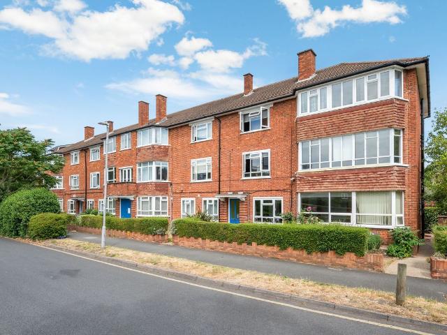 South Bank, Surbiton KT6, 2 bed flat to rent, £1,650 pcm | PrimeLocation