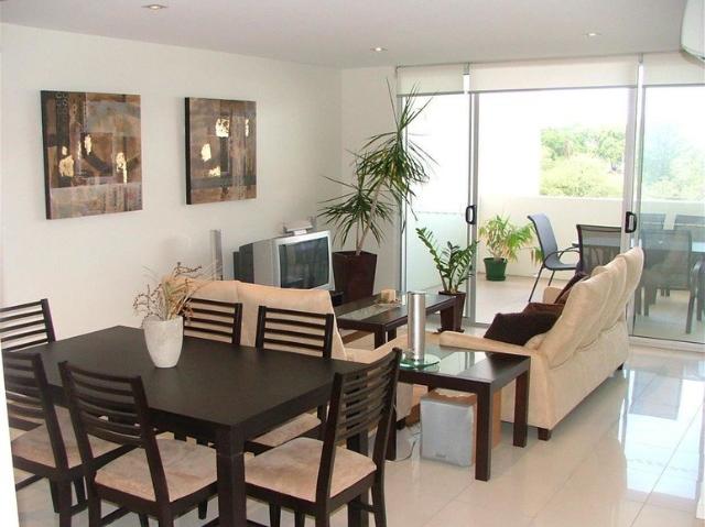 South Brisbane Beautifully Large Size dual level 3 Bed 3 bath 2 carpark Sub penthouse, close to everything