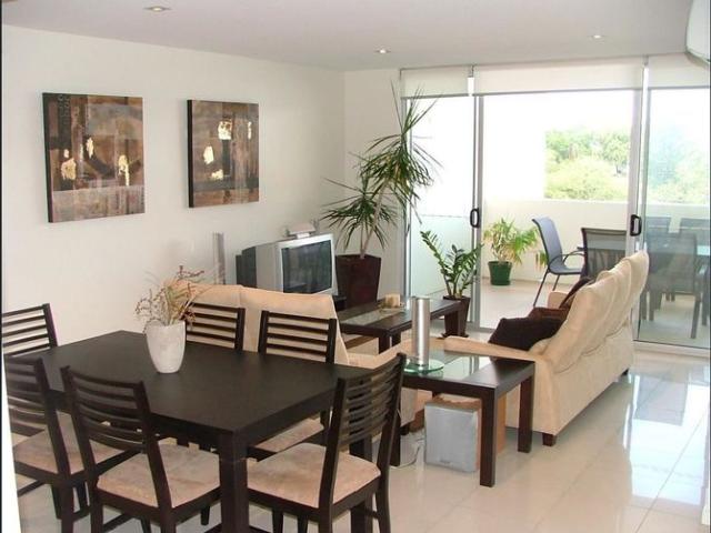 South Brisbane Beautifully Large Size dual level 3 Bed 3 bath 2 carpark Sub penthouse, close to everything