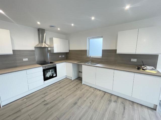 South Coast Road, Peacehaven BN10, 4 bed flat to rent, £2,100 pcm | PrimeLocation