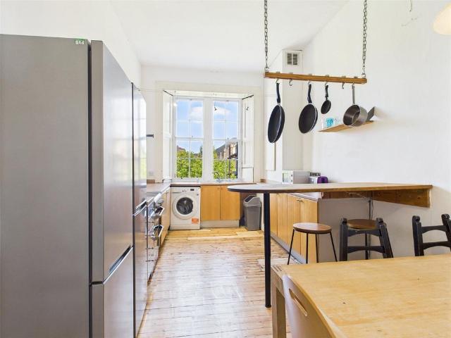 South Clerk Street, Newington. 5 bed apartment to rent £3,600 pcm £831 pw