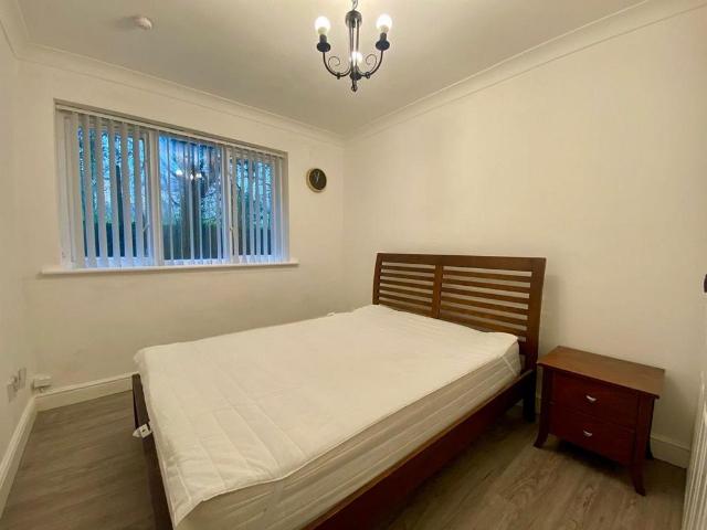 South Croydon CR2 2 bed flat £1,550 pcm £358 pw