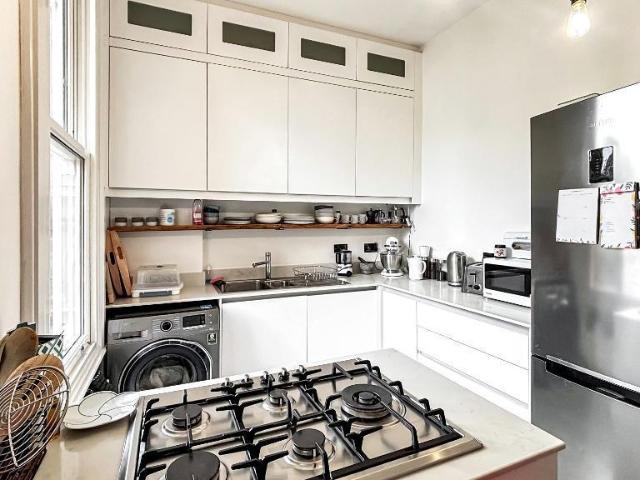 South Croydon CR2 2 bed flat to rent £1,700 pcm £392 pw